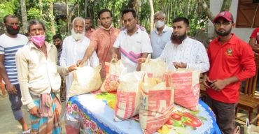 ঝিনাইদহে ২ শতাধিক পরিবারের মাঝে খাদ্য ও ঈদসামগ্রী বিতরণ