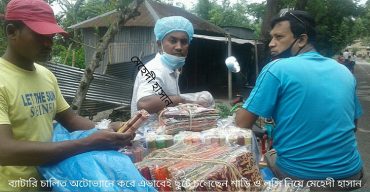 পাবনার সাঁথিয়া উপজেলার করমজা ইউনিয়নের অসহায় মানুষের মাঝে নিজ তহবিলে শাড়ি-লুঙ্গি বিতরণ