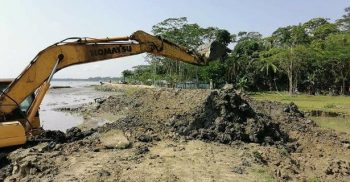 বলেশ্বর নদীর ভাঙন অংশে , এমপি এ্যাড. মিলণের উপস্থিতে নির্মাণ কাজ শুরু
