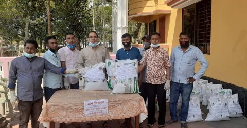 গিয়াসনগর ইউনিয়নে মরহুম আপ্তাব উদ্দিন এর পরিবারের পক্ষ থেকে খাদ্য সামগ্রী বিতরণ