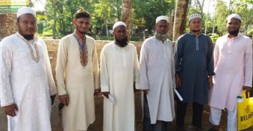 ইমাম মুয়াজ্জিন ও উলামায়ে কেরামকে নগদ অর্থ বিতরন