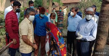 খুলনা বিভাগীয় কমিশনার ও জেলা প্রশাসক ঘুরে গেলেন আম্পানে ক্ষতিগ্রস্ত শার্শা উপজেলা