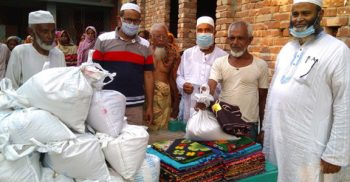 কালীগঞ্জে সাবেক চেয়ারম্যান ২৫০পরিবারকে দিলেন শাড়ী, লুঙ্গী ও চাল