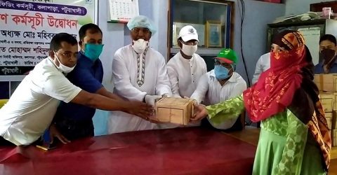 কলাপাড়ায় স্কুল ফিডিং কর্মসূচীর বিস্কুট বিতরণ কর্মসূচী উদ্বোধন