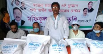 শার্শার বাগআঁচড়ায় ৫ হাজার খাদ্যসামগ্রী বিতরন করেন-বিএনপির নেতা মফিকুল হাসান তৃপ্তি