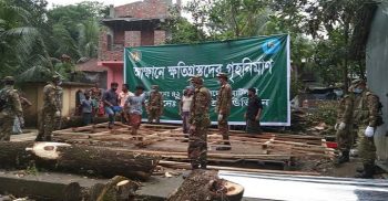 গলাচিপায় আম্ফানে ক্ষতিগ্রস্থদের সেনাবাহিনীর গৃহর্নিমান