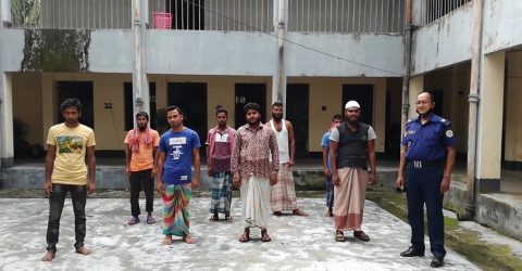 কলাপাড়ায় ভ্রাম্যমান আদালতের ওপর সন্ত্রাসী হামলার ।। পুলিশসহ চারজন আহত