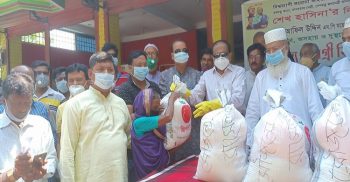 যশোরের শার্শার ডিহি ইউনিয়নে প্রায় ৮শ পরিবারের মাঝে খাদ্য সামগ্রী বিতরণ