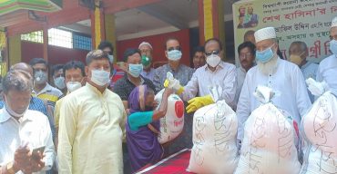 যশোরের শার্শার ডিহি ইউনিয়নে প্রায় ৮শ পরিবারের মাঝে খাদ্য সামগ্রী বিতরণ