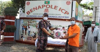 সীমান্তে ৪৯, বিজিবি’র পক্ষ থেকে ৩০০ দুঃস্থ পরিবারের মাঝে খাদ্য সামগ্রী বিতরণ