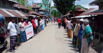 গলাচিপার বকুলবাড়িয়া ইউনিয়ন কলেজ সংলগ্ন সড়কে মানববন্ধন