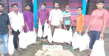 গলাচিপা উপজেলা ছাত্রলীগের সাধারণ সম্পাদক জাহিদ হোসেনের ইফতার সমাগ্রী বিতরণ