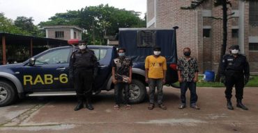 চুয়াডাঙ্গা হইতে ফরিদপুরের উদ্দেশ্যে গাঁজা পাচার কালে ঝিনাইদহে ৪ কেজি গাঁজাসহ ৩ জন মাদক ব্যবসায়ী র‌্যাব-৬‘র জালে বন্দি