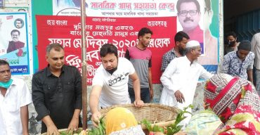 করোনায় দিনের পর দিন শ্রমজীবিদের সহযোগিতা করে যাচ্ছেন নওগাঁ মাল্টিপারাপাস