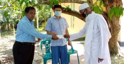গলাচিপায় সামাজিক বনায়ন প্রান্তিক জনগণের মাঝে চেক বিতরণ