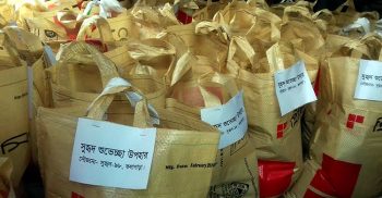 কলাপাড়ায় কর্মহীনদের পাশে দাঁড়িয়েছে ব্যাচ ভিক্তিত সংগঠন ‘সুহৃদ-৯৮’