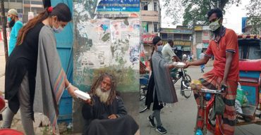 ঝিনাইদহে প্রতিদিন নিজ হাতে তৈরী ইফতার নিয়ে পথচারীদের পাশে ছাত্রলীগ নেত্রী সিথি