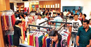 এক এলাকা থেকে অন্য এলাকার শপিংমলে কেনাকাটায় নিষেধাজ্ঞা