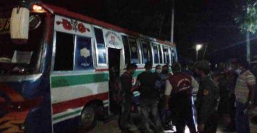 ধানকাটা শ্রমিক সেজে রাতের আধারে ঢাকায় আসছেন পোশাক শ্রমিকরা