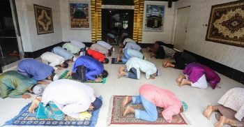 কাল থেকে মসজিদে নামাজ ও তারাবী পড়া মুসল্লির জন্য উন্মুক্ত