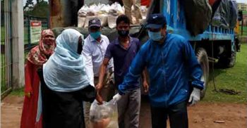 ৩৩৩ নাম্বারে কল দিয়ে খাদ্য সামগ্রী উপহার পেলো ২৫ নারী পুরুষ