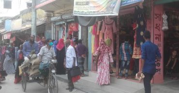 স্বাস্থ্য বিধি মানা হচ্ছেনা ঈদের মার্কেট গুলোতে দশমিনায় করোনার আশঙ্কা