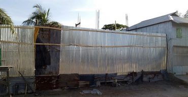 মহিপুরে খাস জমি দখল করে ভবন নির্মাণ করছেন প্রভাবশালী নেতা