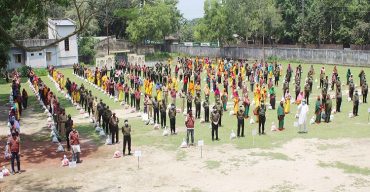 পার্বতীপুরে ত্রাণ সামগ্রী পেল ৩শ’ আনসার ও গ্রাম প্রতিরক্ষা বাহিনীর সদস্য
