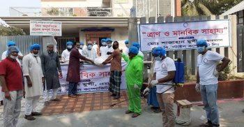 শরীয়তপুরে শিল্পপতি শাজাহান মুন্সির উদ্যোগে ত্রান সামগ্রী বিতরণ
