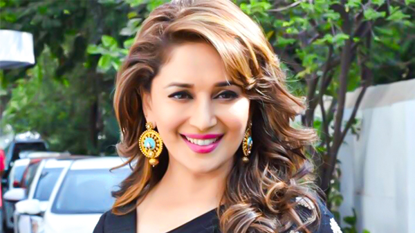 আজ বলিউডের ‘ধাক ধাক গার্ল’ মাধুরীর এর জন্মদিন