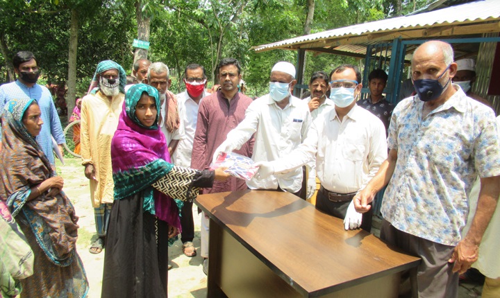 শৈলকুপায় সাড়ে ৩’শ পরিবারের মাঝে আফতাব উদ্দীন স্মৃতি ফাউন্ডেশনের উদ্দ্যোগে খাদ্য ও ঈদ সামগ্রী বিতরণ