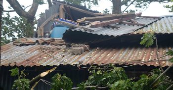 রাঙ্গাবালীতে ঘূর্ণিঝড় আম্পানের তান্ডব বিধ্বস্ত ঘরবাড়ি