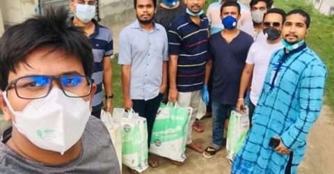 ঝিনাইদহের ব্যাপারীপাড়ার বন্ধু সার্কেলের উদ্যোগে অসহায় দরিদ্র পথচারী ২০০ মানুষের মাঝে ইফতার বিতরণ