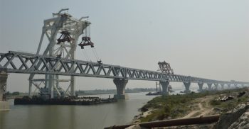 পদ্মাসেতুর সাড়ে ৪ কি.মি. দৃশ্যমান, বসল ৩০তম স্প্যান
