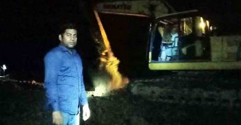 করোনার ভয়কে উপেক্ষা রাতভর চেষ্টায় বাঁধ নির্মাণ, ১০গ্রামের মানুষ রক্ষা পেল