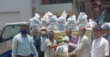 বান্দরবানে আশা এনজিও কর্তৃক জেলা প্রশাসনকে ত্রাণ হস্তান্তর