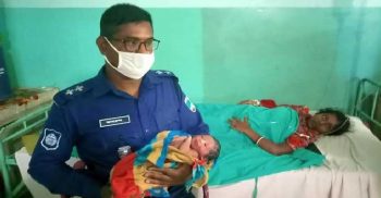 প্রসূতির ভ্যানের উপর সন্তান প্রসব, ৯৯৯ ফোন দিলে পুলিশের সহায়তায় চিকিৎসা