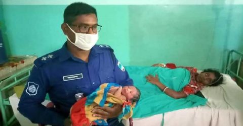 প্রসূতির ভ্যানের উপর সন্তান প্রসব, ৯৯৯ ফোন দিলে পুলিশের সহায়তায় চিকিৎসা