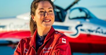 কানাডায় করোনাযোদ্ধাদের শ্রদ্ধা জানাতে গিয়ে বিমান বিধ্বস্ত