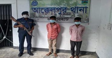 জয়পুরহাটের মিসকলকে কেন্দ্র করে স্ত্রীকে গাছের সাথে বেঁধে গরম লোহার ছ্যাঁকা