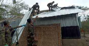 কলাপাড়ায় আম্ফানে ক্ষতিগ্রস্থ্যদের পূণর্বাসনে এগিয়ে এসেছে সেনাবাহিনী