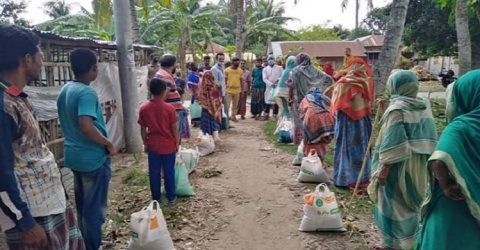 অসহায় গরীব দুস্থ খেটে খাওয়া নিম্ন আয়ের মানুষের মাঝে খাদ্যসহ ঈদ সামগ্রী বিতরণ