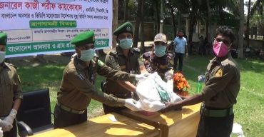 ঝিনাইদহে ১৮’শ আনসার-ভিডিপি সদস্যদের সাথে ত্রাণ সামগ্রী বিতরণ