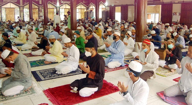 ভাইরাস রোগ থেকে মুক্তি কামনায় ঐতিহাসিক ষাটগম্বুজ মসজিদে ঈদের জামাত