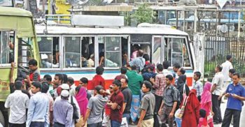 বর্ধিত বাসভাড়া প্রত্যাখ্যান করে আগের ভাড়া বহালের দাবি