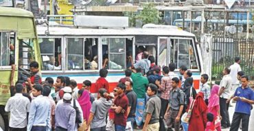 বর্ধিত বাসভাড়া প্রত্যাখ্যান করে আগের ভাড়া বহালের দাবি