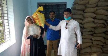 গলাচিপা প্রধানমন্ত্রীর ত্রাণ তহবিল থেকে অসহায় পরিবারে চাল বিতরণ