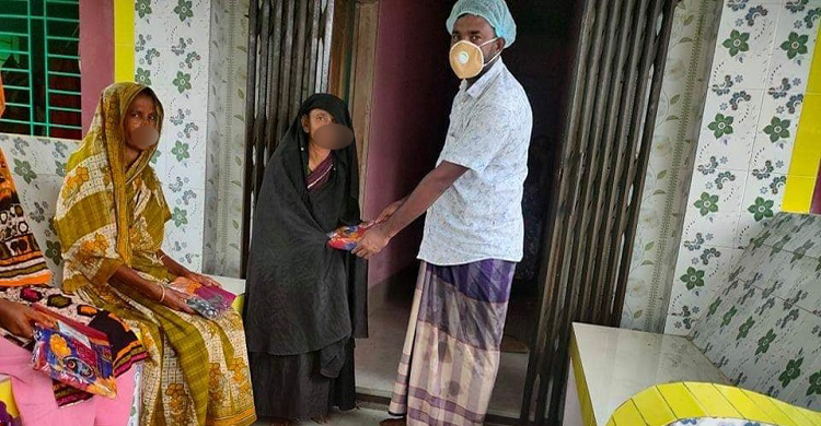 কুয়াকাটায় অসহায় ও দূস্থ্য ৩শতাধিক মহিলাকে শাড়ি উপহার মৎস্য ব্যবসায়ী বশির আহম্মেদ
