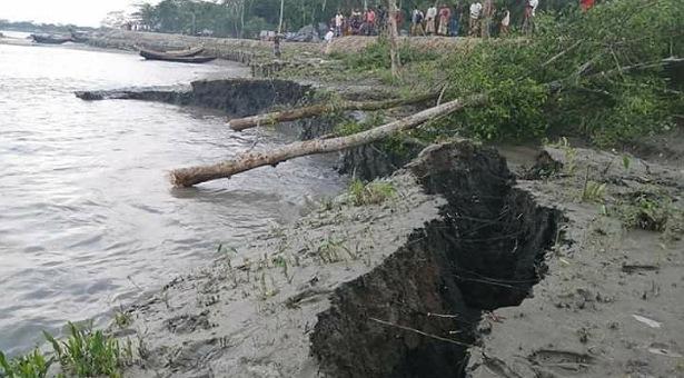 বলেশ্বর নদীর ভাঙনে ১০ গ্রামের মানুষ হুমকির মুখে এমপি এ্যাড. মিলণের পরিদর্শন