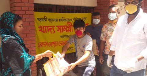 ঝিনাইদহে দিনমজুর ও অসহায়দের মাঝে খাদ্যসামগ্রী বিতরণ